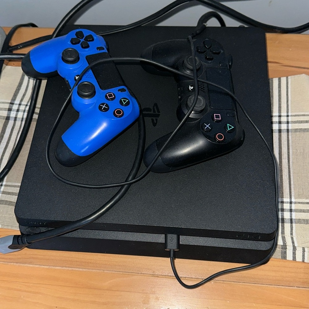 PlayStation 4 Slim